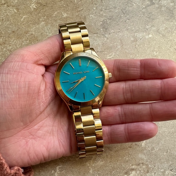 Gold Michael Kors watch - Picture 3 of 3